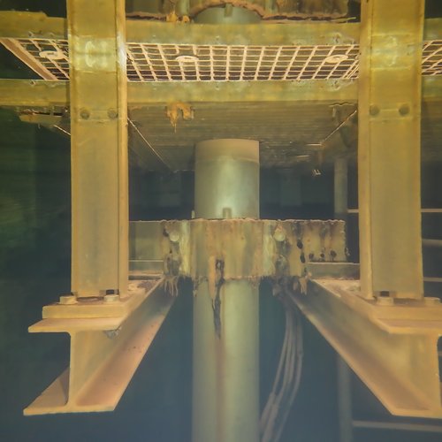 Sprinklertank-Inspektion: Betontank, 30 Jahre – Stuetze Schwere Sedimente Bodensicht Tankinspektion