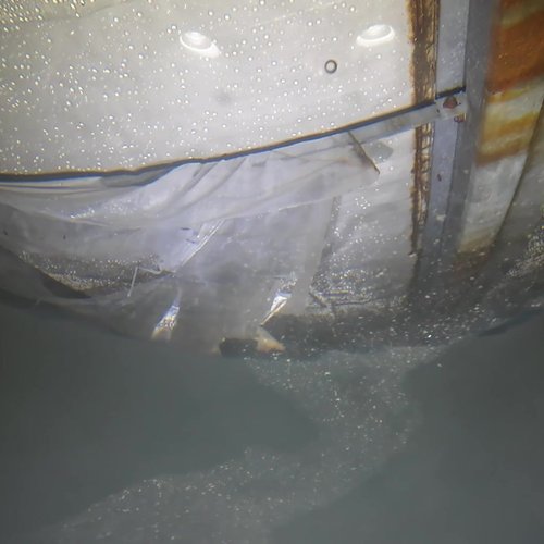 Sprinklertank-Inspektion: Stahltank, 10 Jahre – Rohrschelle Tankdecke Inspektionsbefahrung